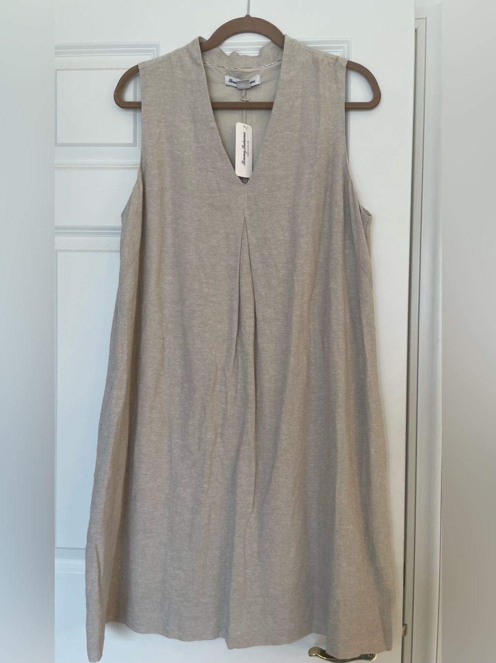 Tommy Bahama Sleeveless V-Neck Linen-Blend Tunic Dress in khaki
